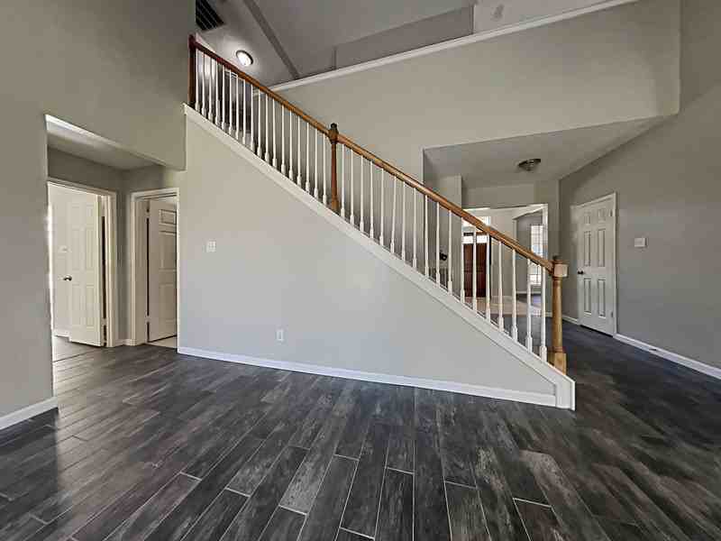16102 Cutten Rd - Photo 4 of 28