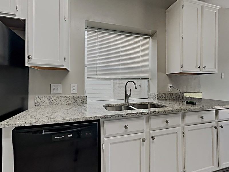 16102 Cutten Rd - Photo 5 of 28