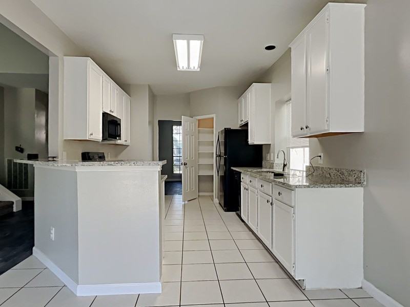 16102 Cutten Rd - Photo 6 of 28