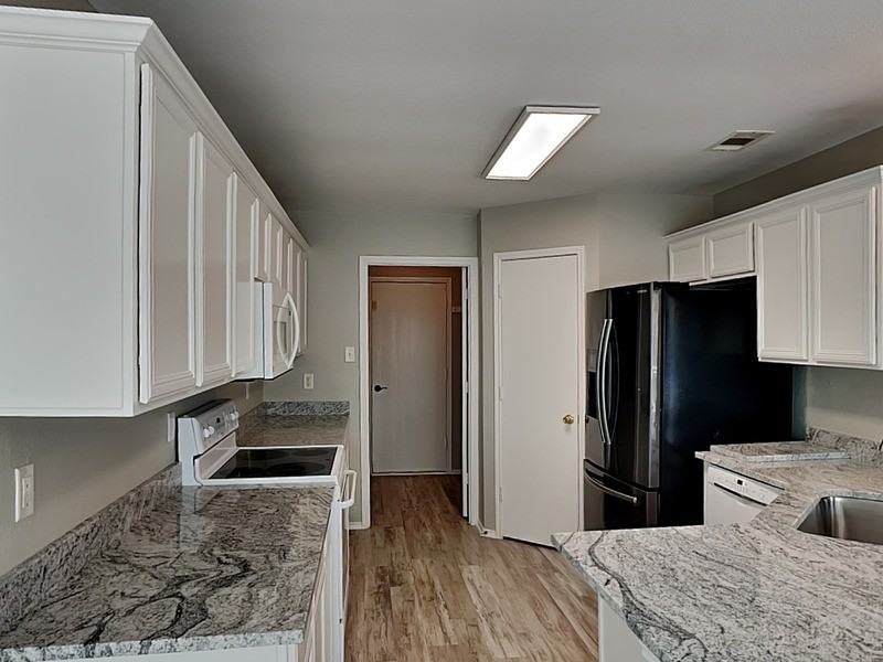516 E Oak St - Photo 5 of 18