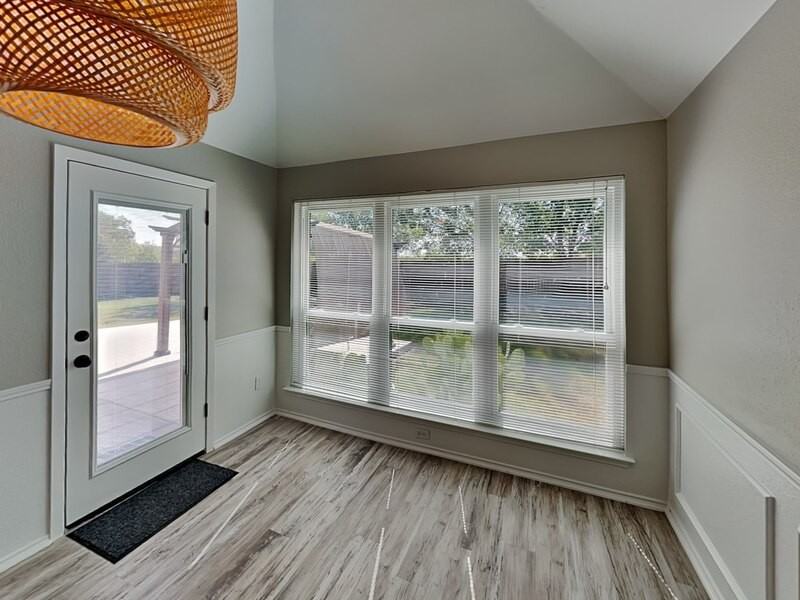 516 E Oak St - Photo 6 of 18
