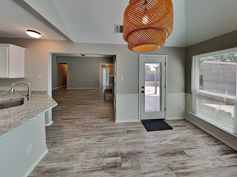 516 E Oak St - Photo 7 of 18