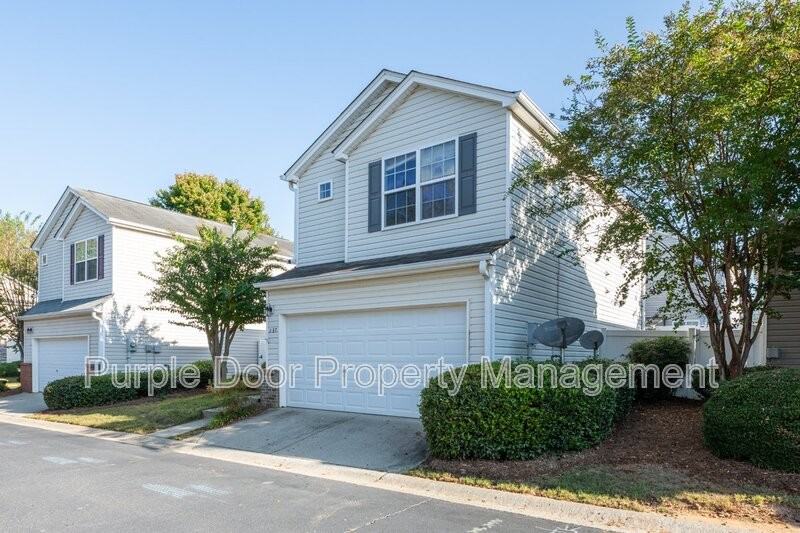 237 Hiawassee Dr - Photo 3 of 35