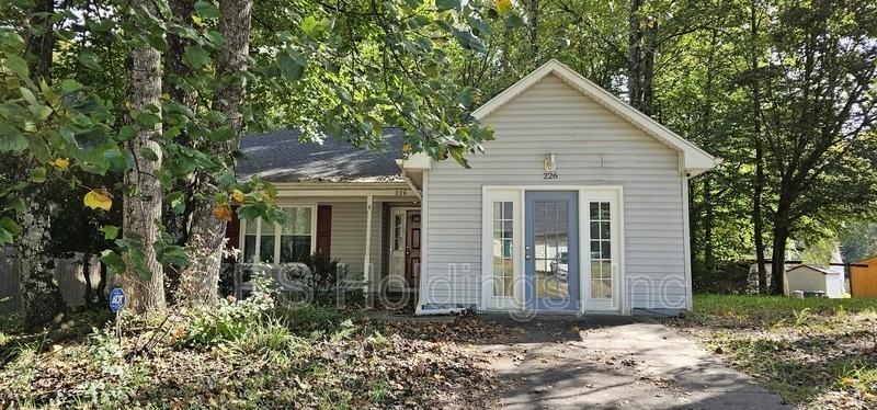 226 Locust St - Photo 2 of 10