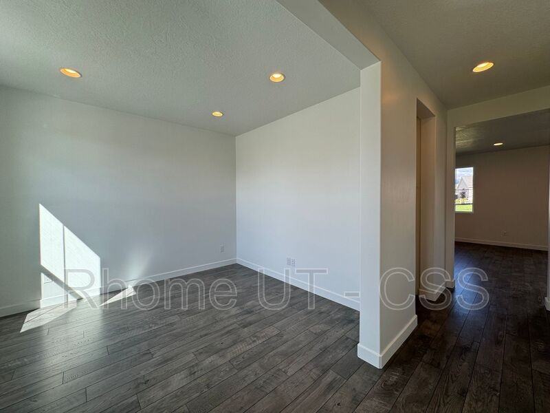 875 S Tower Mill Ln - Photo 3 of 25