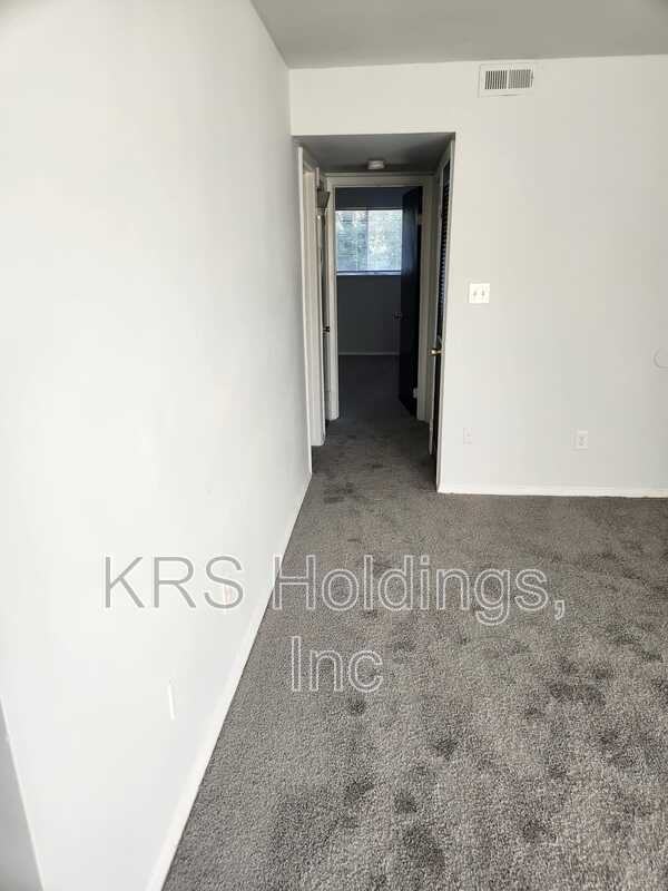 1215 Nelson St #D - Photo 5 of 24