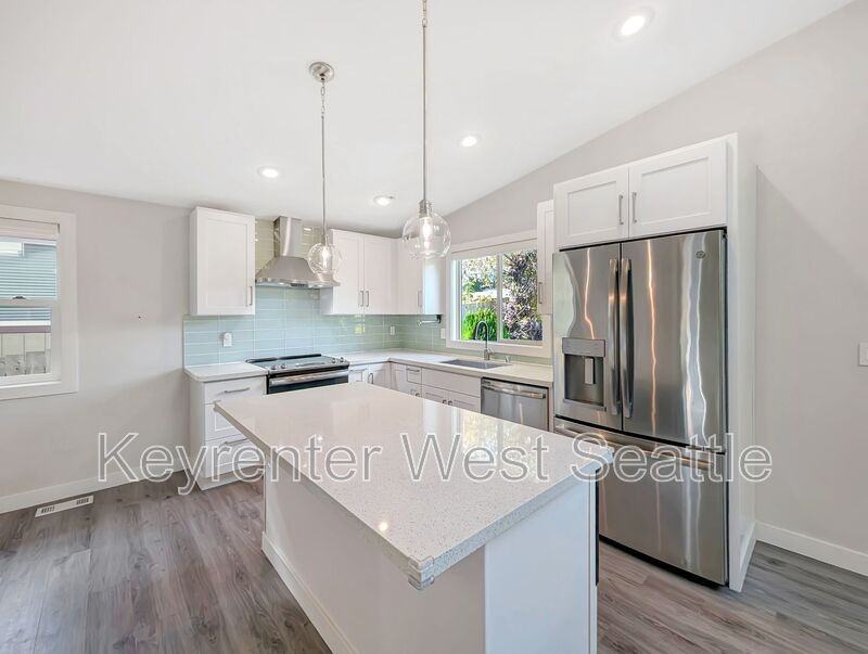 5454 21st Ave Sw - Photo 2 of 35