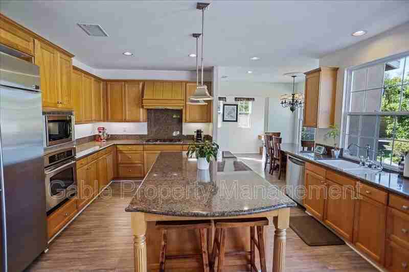 26155 Lone Rock Ct - Photo 2 of 31