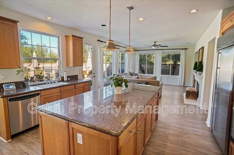 26155 Lone Rock Ct - Photo 3 of 31