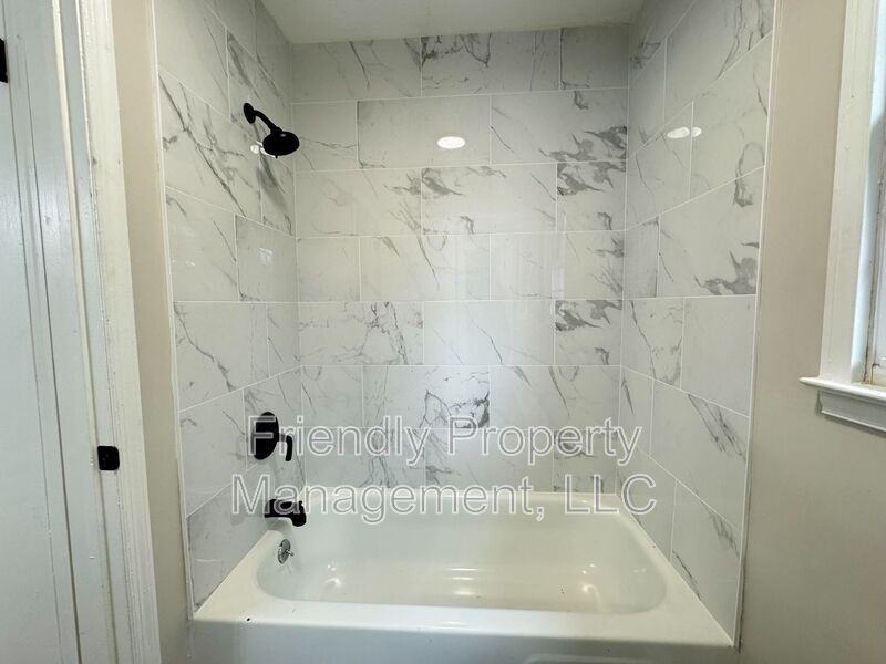 1050 File St - Photo 5 of 11