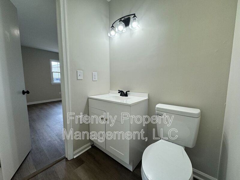 1050 File St - Photo 6 of 11