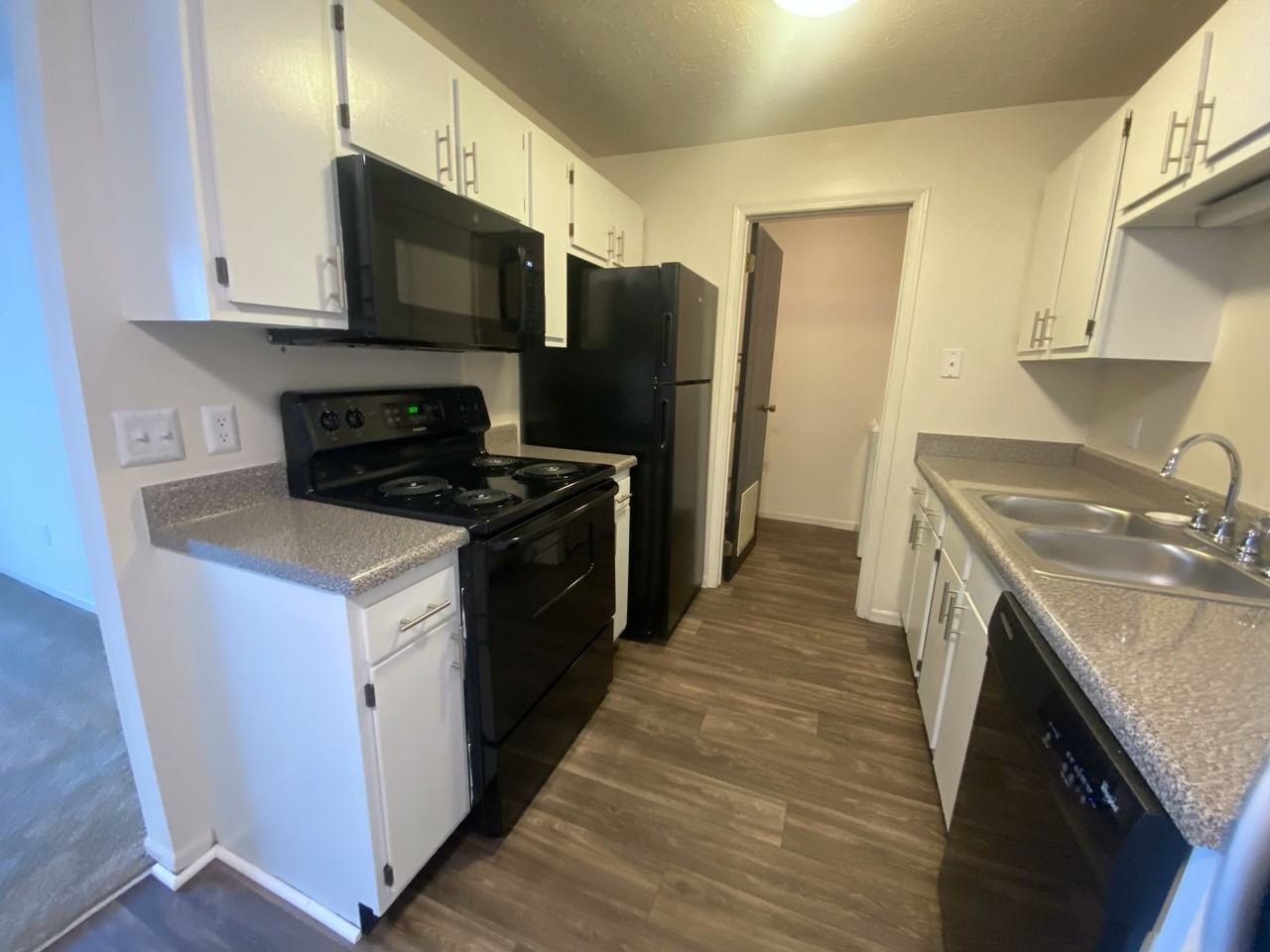 Shoshone Apartments - Photo 3 of 10