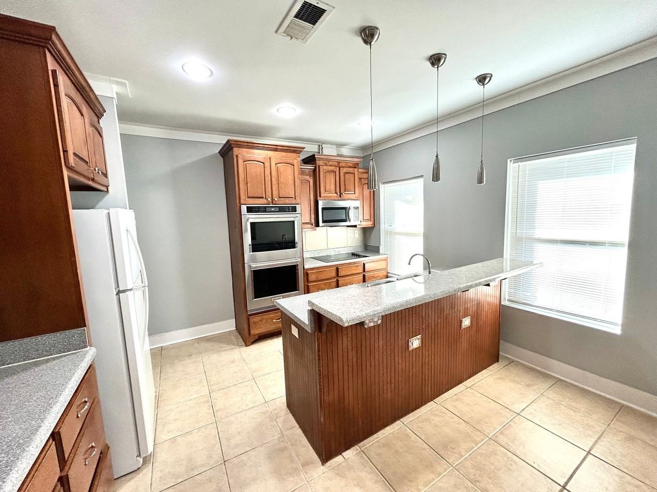 1020 Hill St Se - Photo 4 of 16