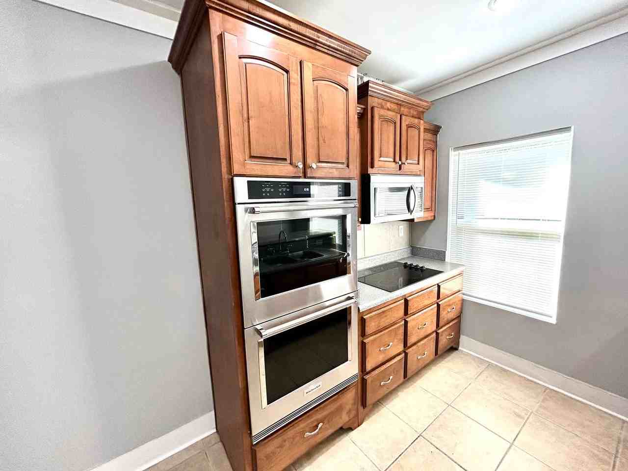 1020 Hill St Se - Photo 6 of 16