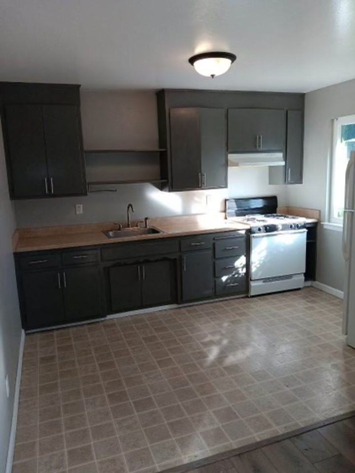 2423 Mariposa Ave - Photo 4 of 10