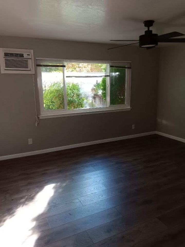 2423 Mariposa Ave - Photo 2 of 10
