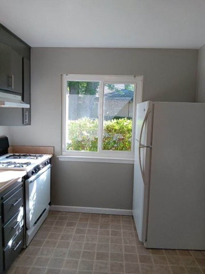 2423 Mariposa Ave - Photo 5 of 10