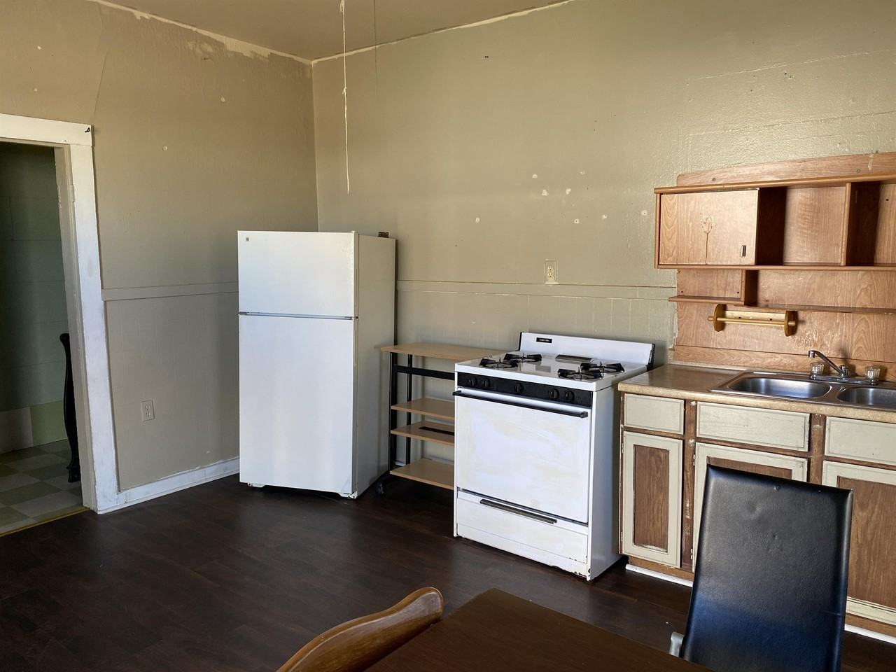 176 West Airline Highway - Photo 2 of 36