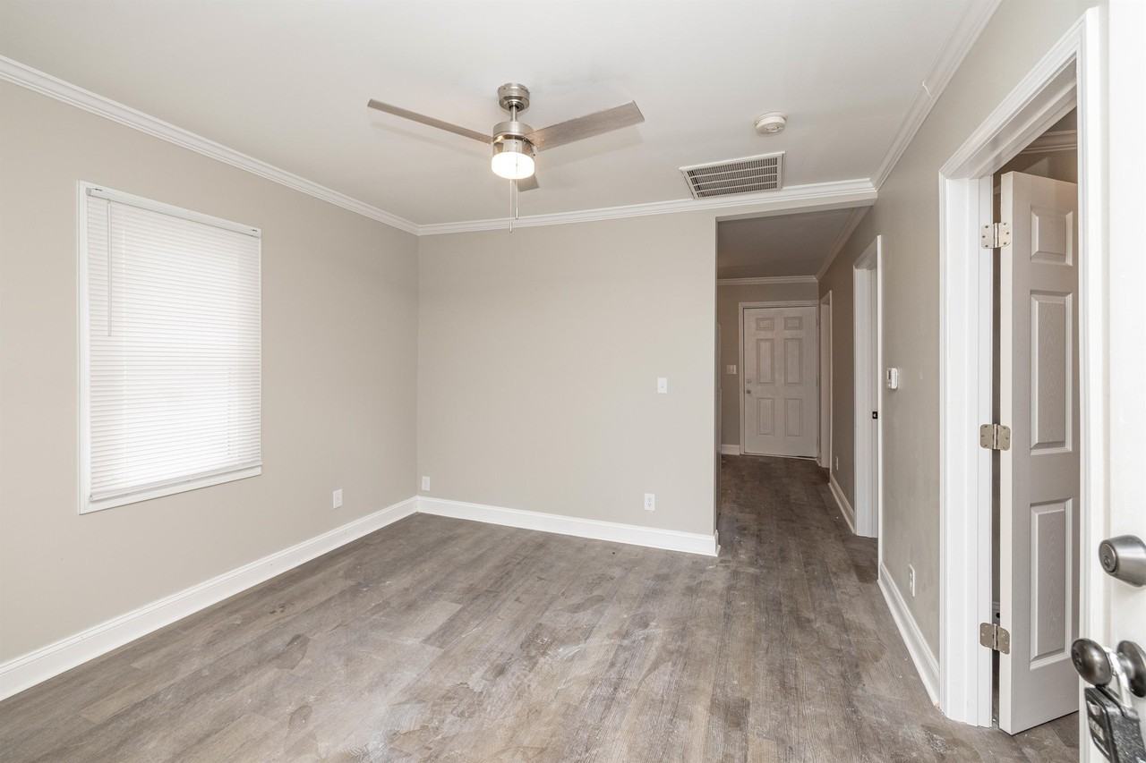 627 Colston Street - Photo 3 of 24