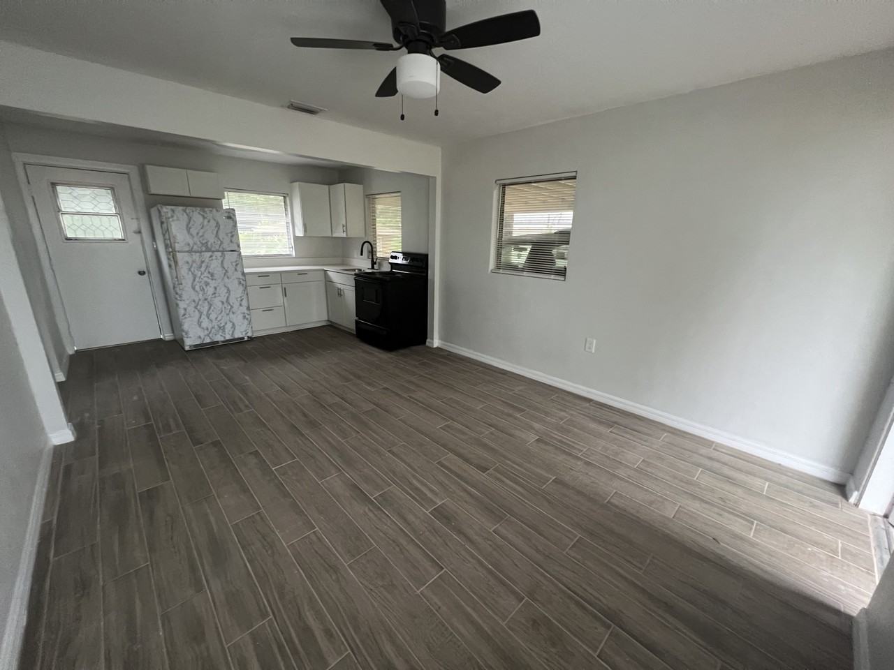 924.5 North Amelia Ave - Photo 3 of 7