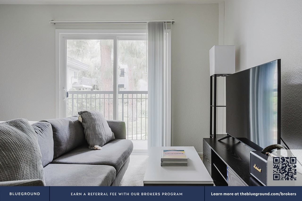 3690 Barham Blvd #1272 - Photo 4 of 20