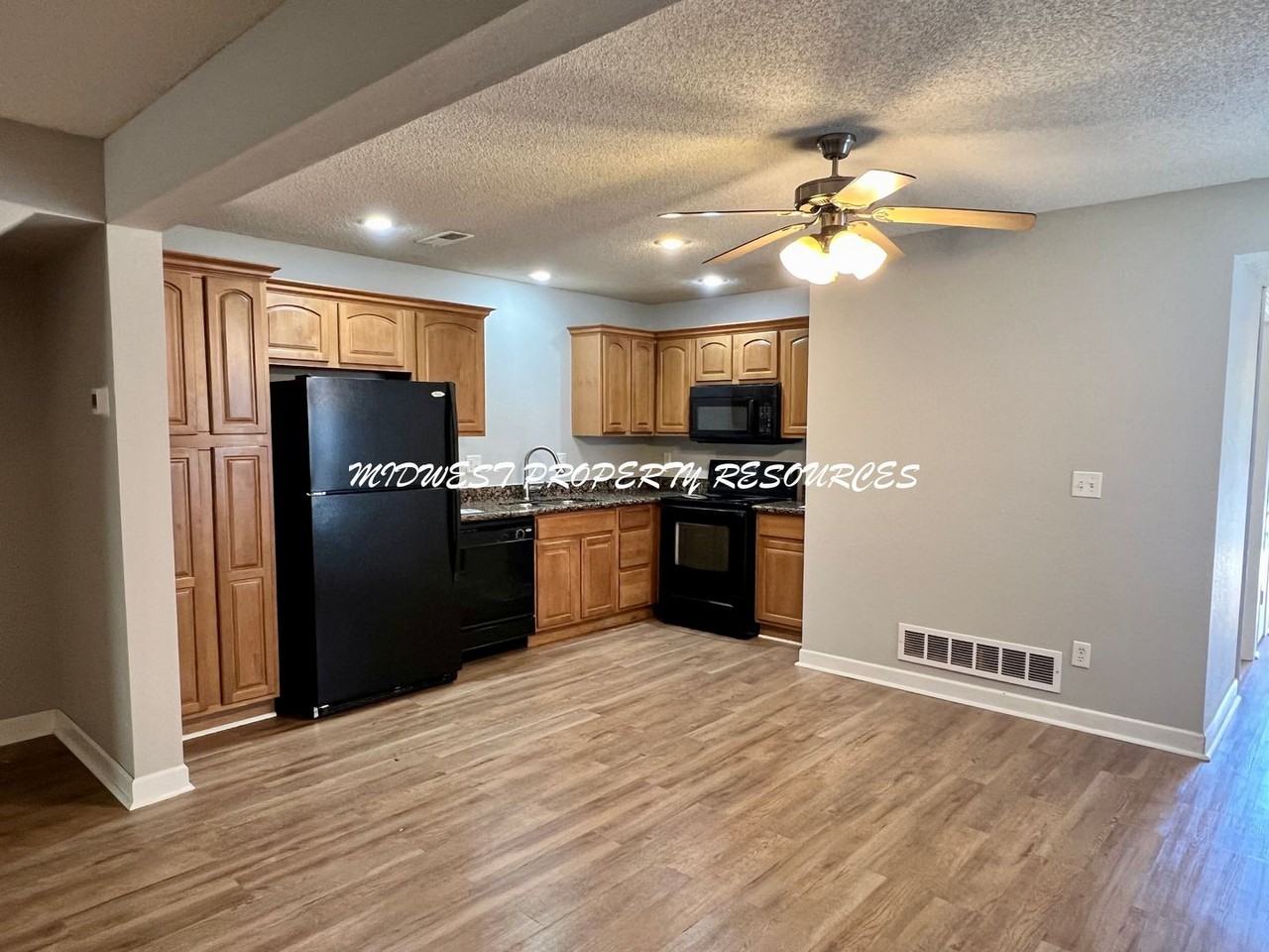 907 Sw Peach Tree Ln - Photo 2 of 18