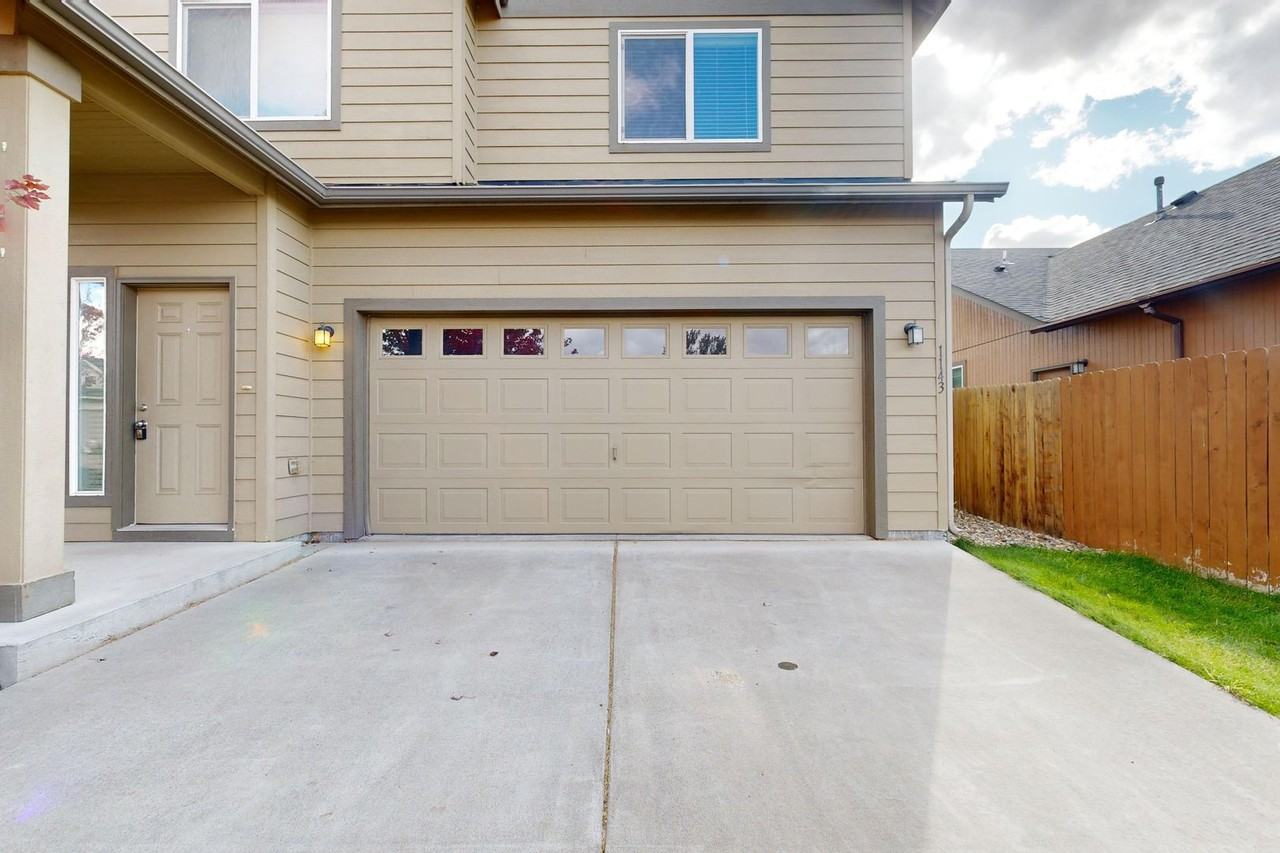 1143 Sw Carver St - Photo 4 of 36