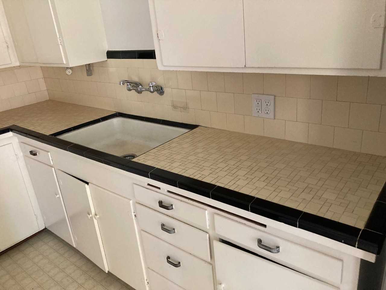 1087 E 19th Ave - Photo 6 of 16