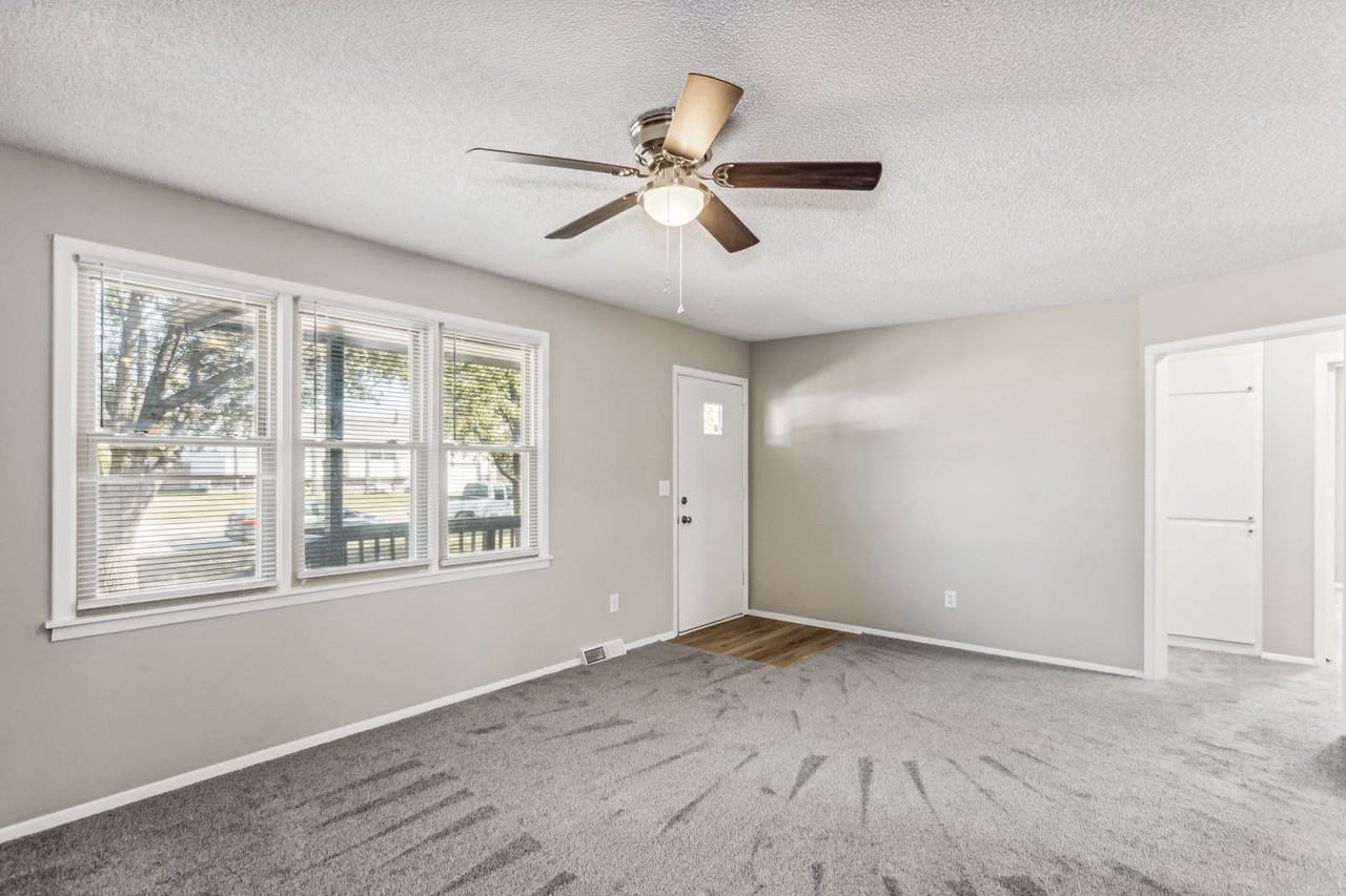 3141 South Knight Circle - Photo 3 of 19