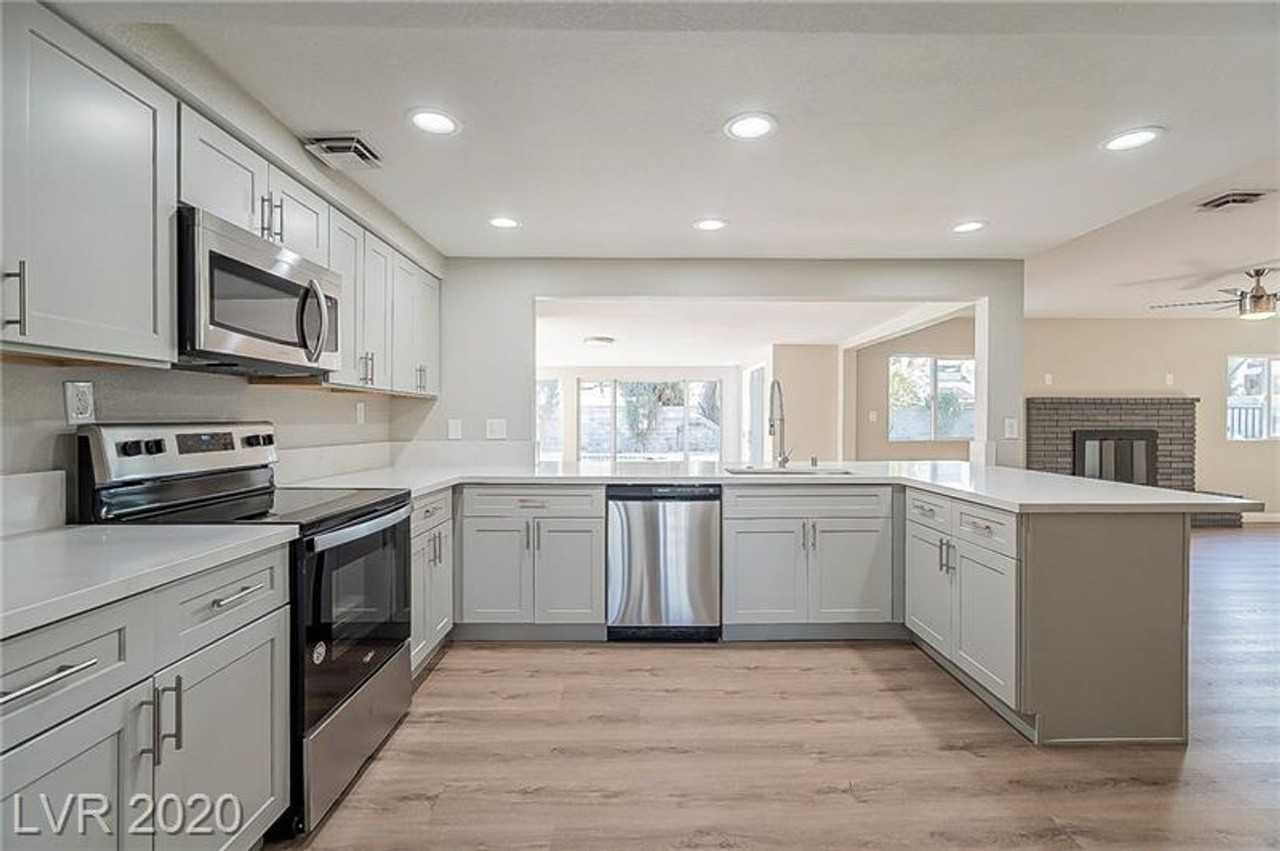 3011 Burton Avenue - Photo 6 of 26