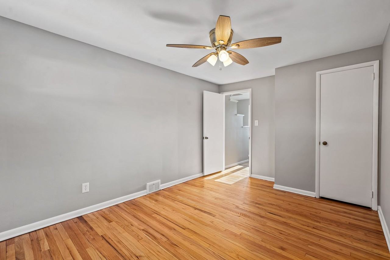 745 Edgewater Dr - Photo 5 of 27