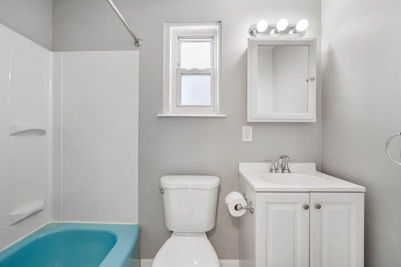 745 Edgewater Dr - Photo 7 of 27