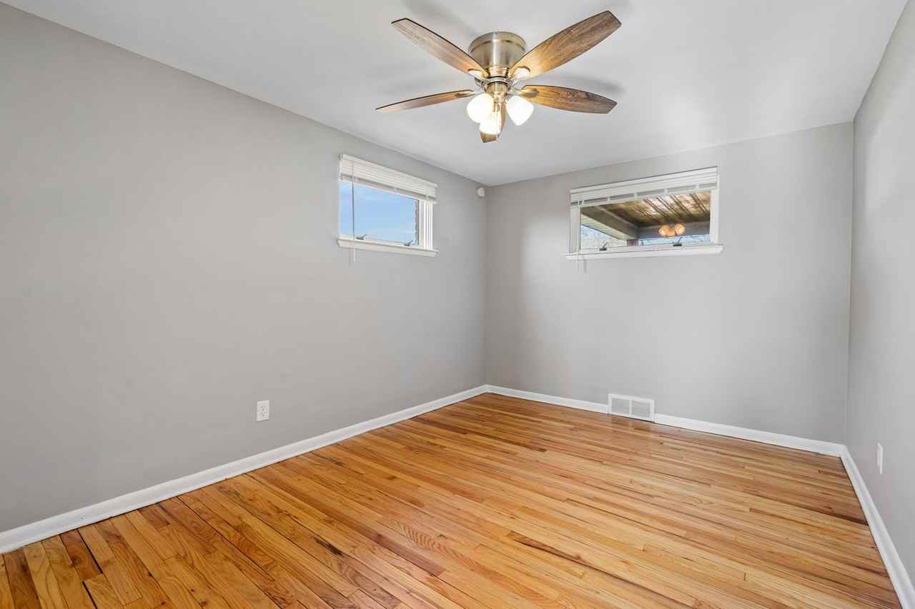 745 Edgewater Dr - Photo 4 of 27