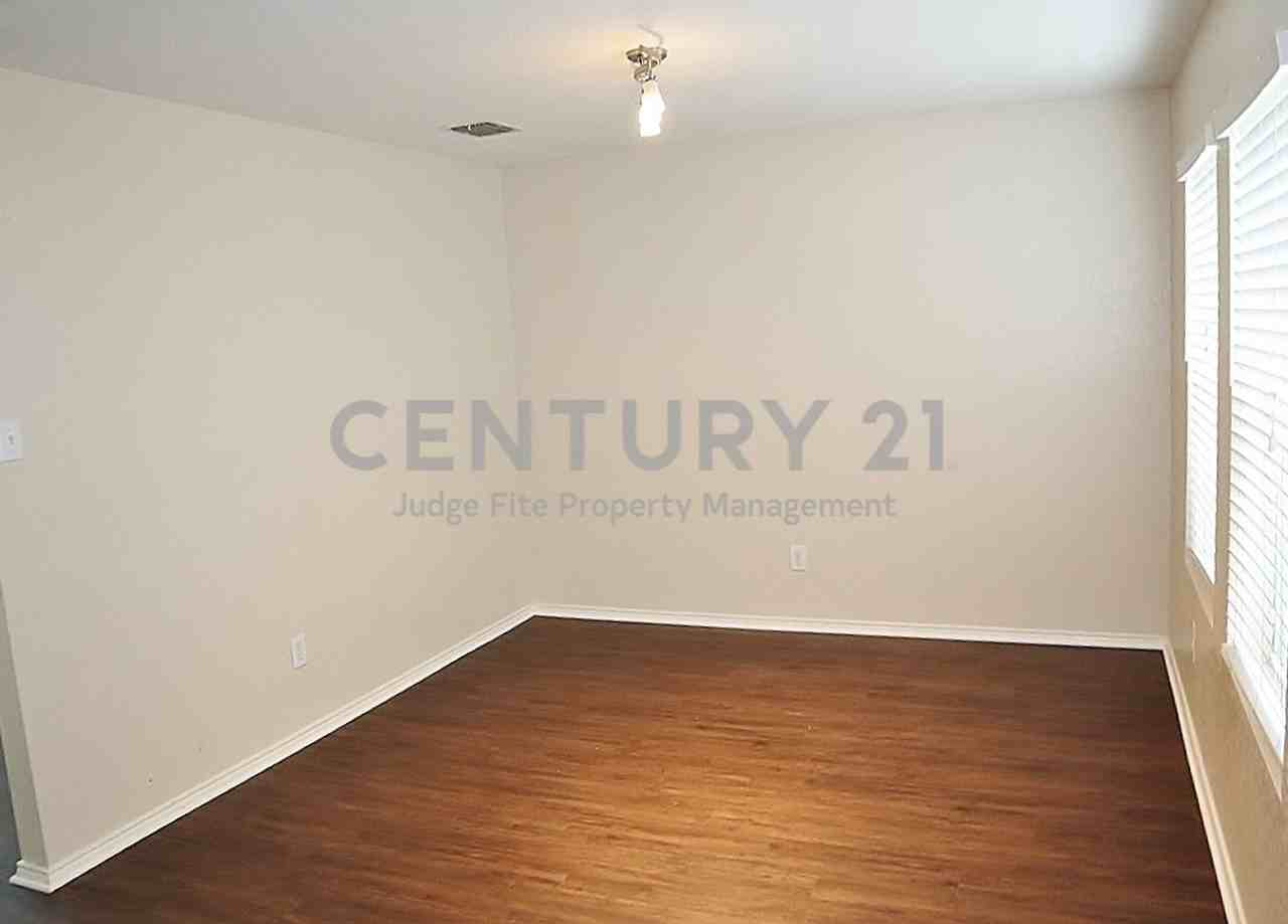 12140 Shine Ave - Photo 2 of 11