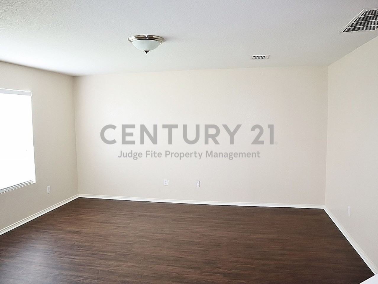 12140 Shine Ave - Photo 3 of 11