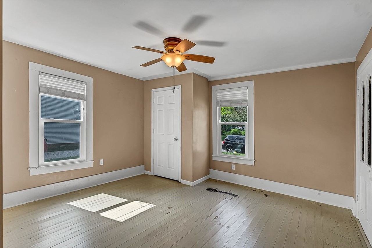 406 W 12th St - Photo 7 of 20