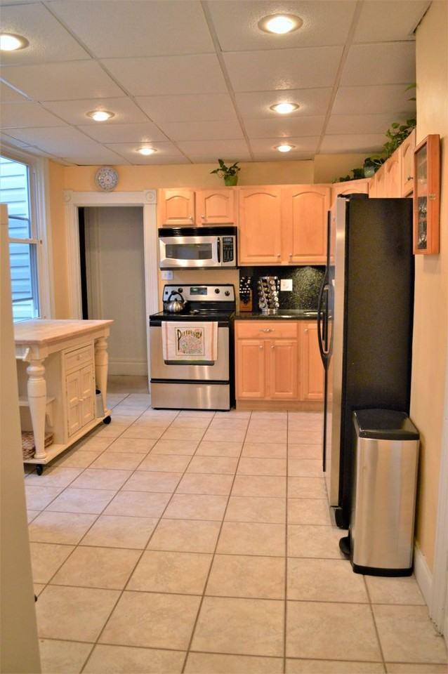1810 Jane St - Photo 3 of 15