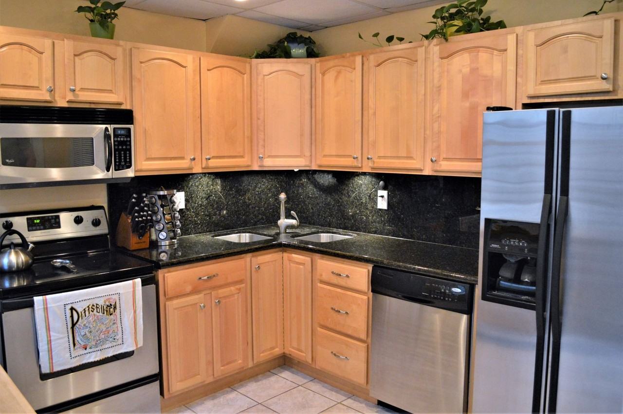1810 Jane St - Photo 4 of 15