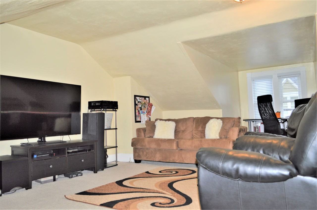 1810 Jane St - Photo 7 of 15