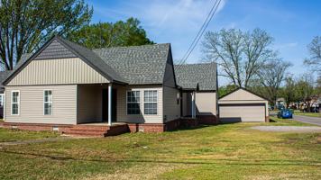featured image of 1015 N El Paso Ave