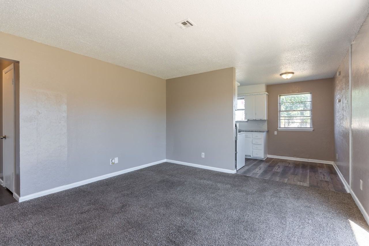 1212 N Janeway Ave - Photo 4 of 26