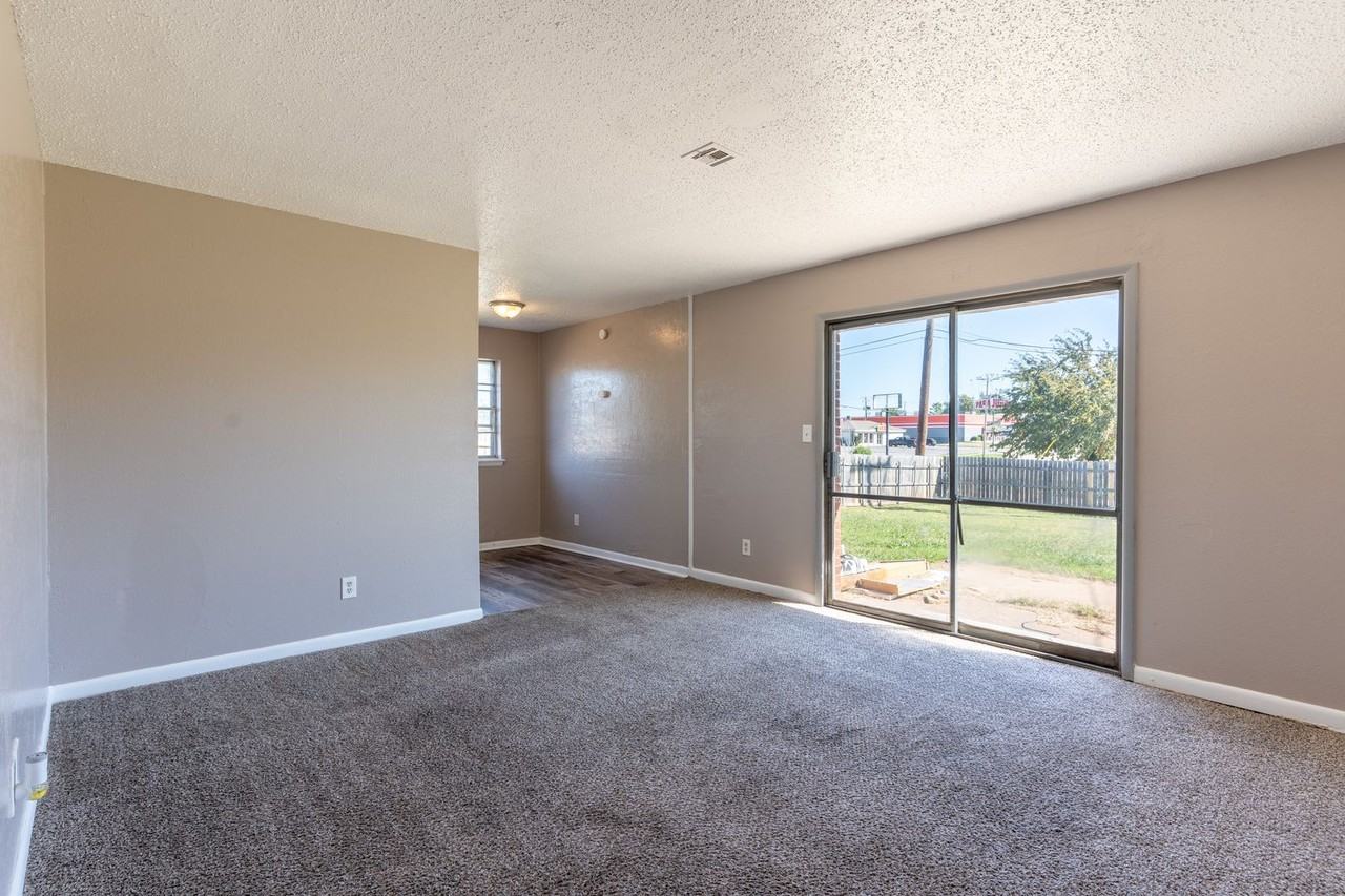 1212 N Janeway Ave - Photo 6 of 26