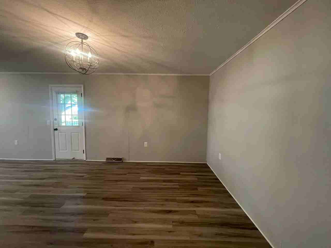 735 W Kingsley St - Photo 7 of 37