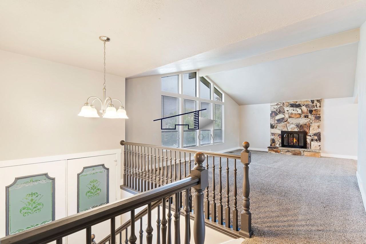 1094 E Hidden Valley Dr - Photo 2 of 34