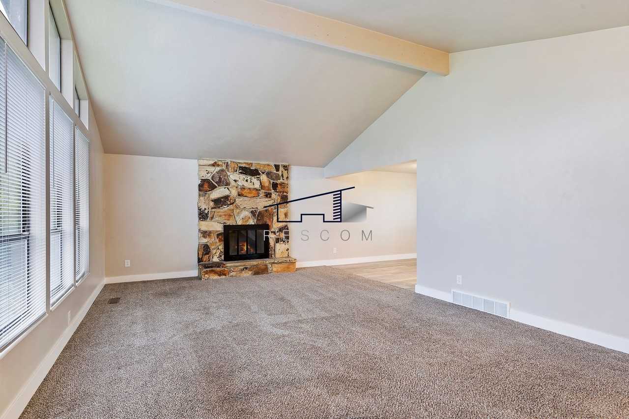 1094 E Hidden Valley Dr - Photo 3 of 34