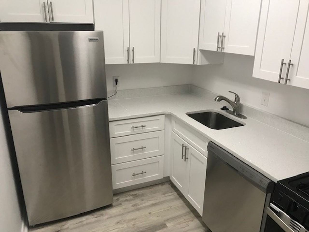 10320 Westlake Dr - Photo 3 of 9