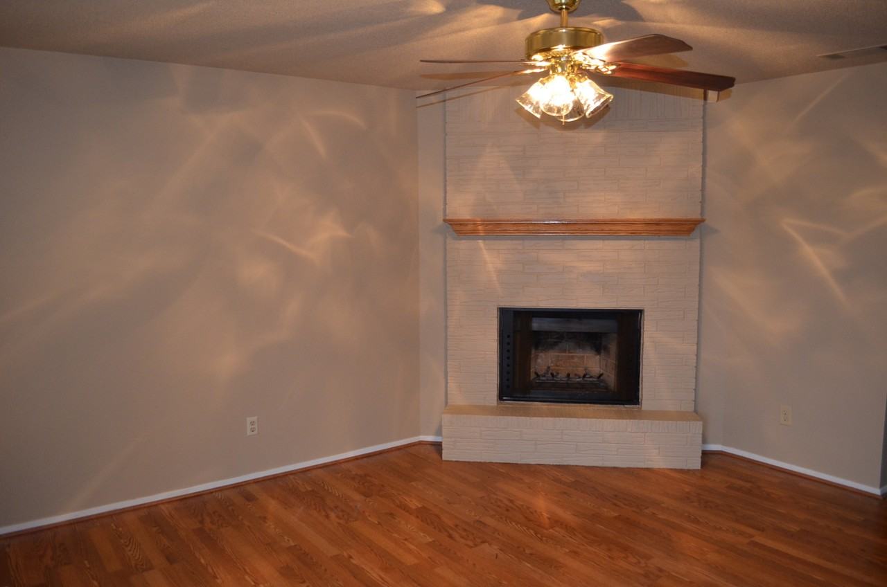 2110 Lago Trl - Photo 2 of 16