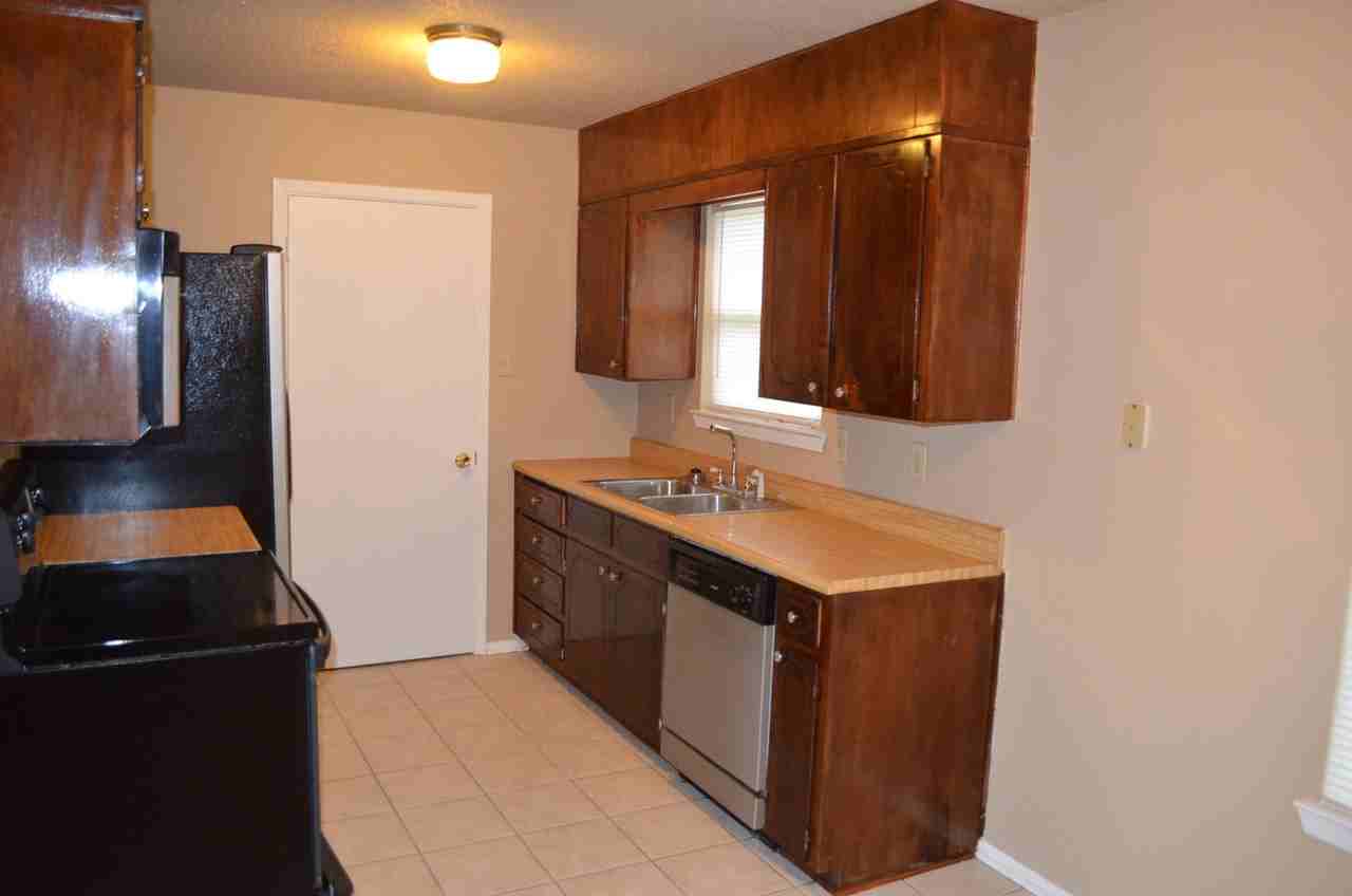 2110 Lago Trl - Photo 4 of 16