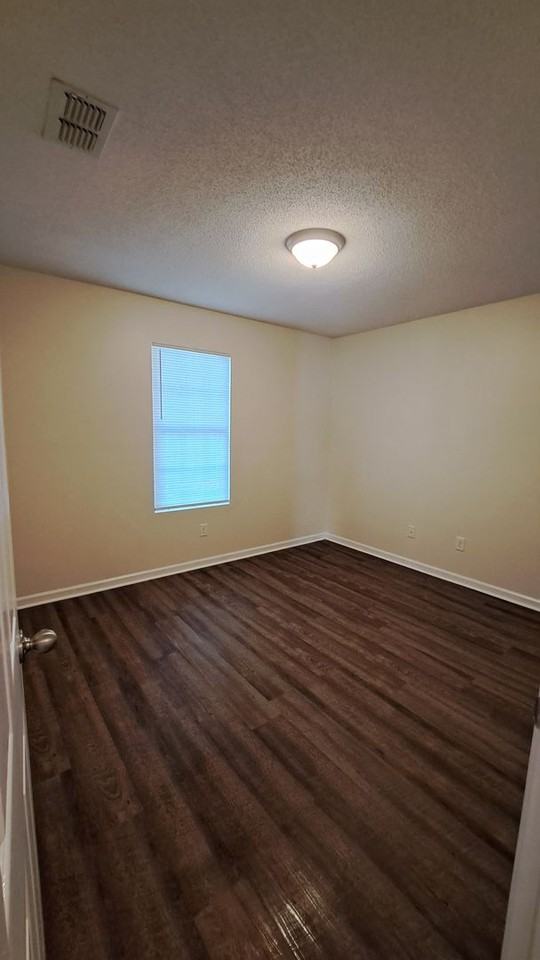 221 Glade Ln - Photo 2 of 7