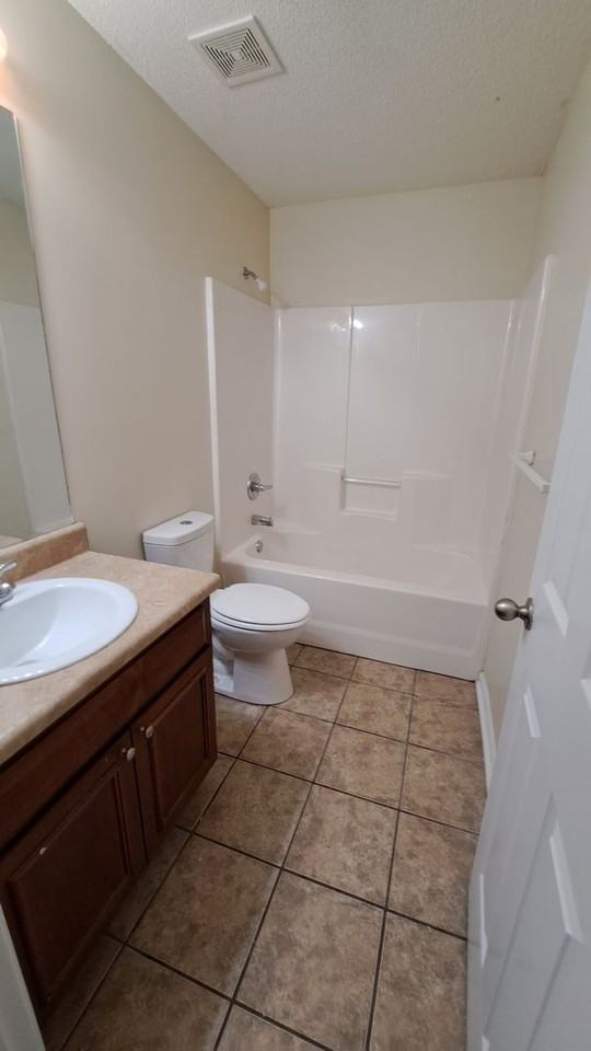 221 Glade Ln - Photo 3 of 7